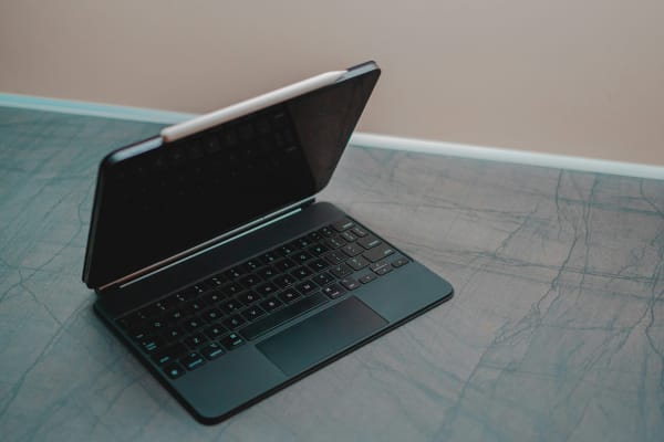 キーボードカバーを装着したiPad