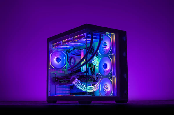 ライティングされたデスクトップPC