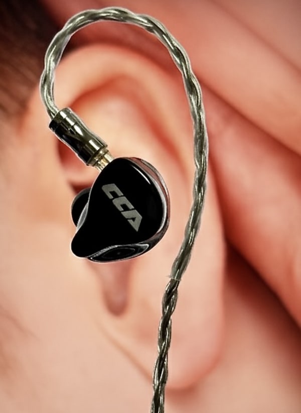 Shure掛けのイヤホンの装着例