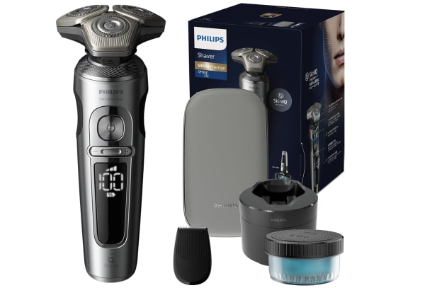 自動洗浄機付きの回転式シェーバー