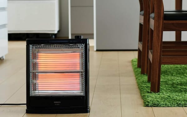 足元でカーボンヒーターを使う