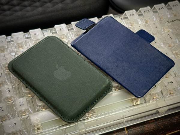 素材の違うMagSafeカードケース