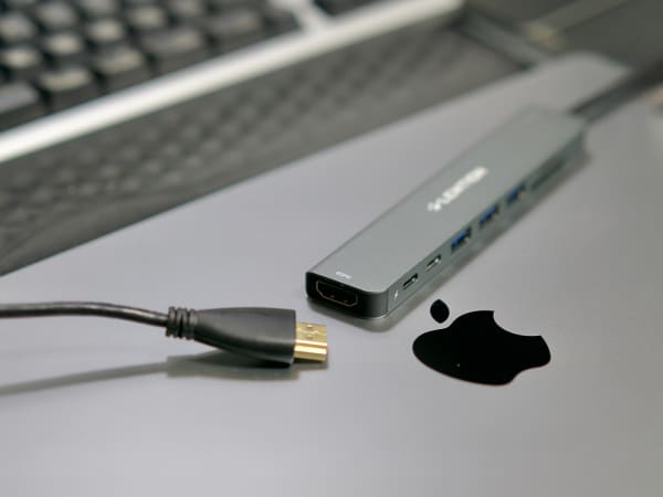 USBハブとHDMIポート