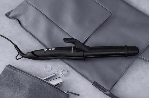 軽量でコンパクトなカールアイロン