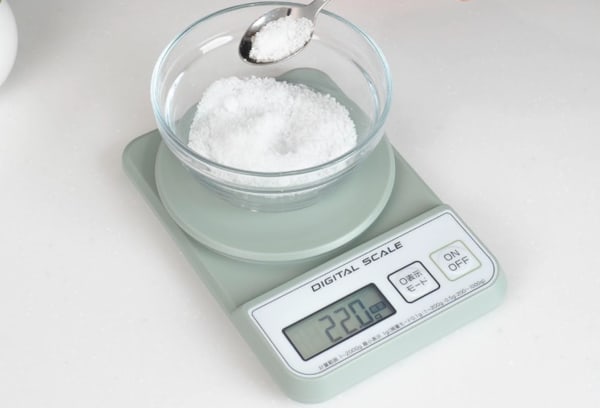 軽量単位0.1gのキッチンスケール