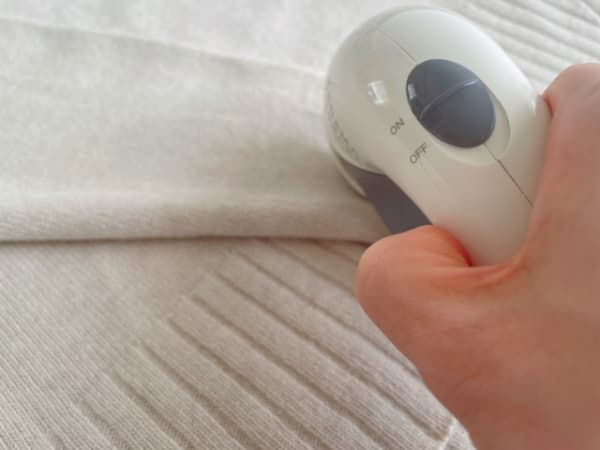 毛玉取りを使う様子