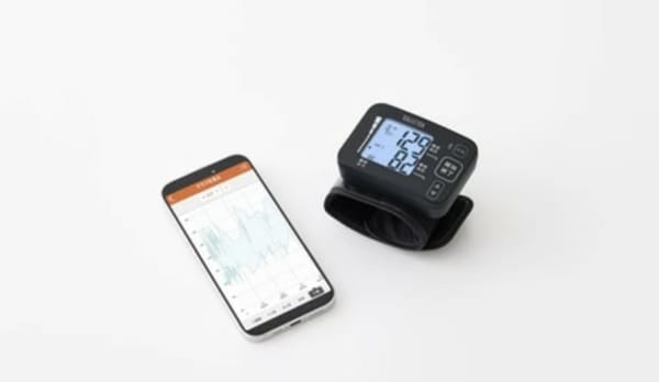 血圧計とスマホ