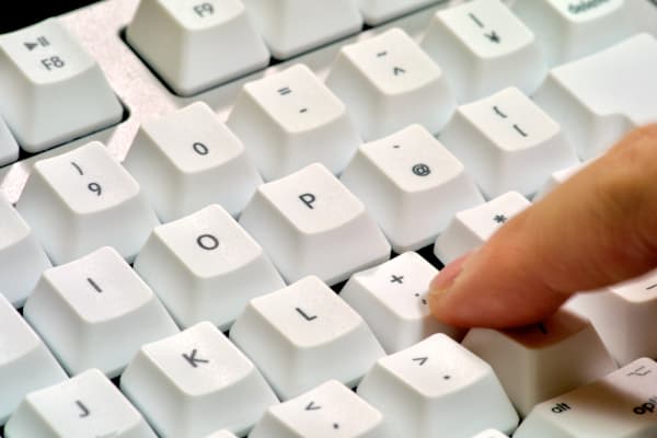 白いキーボードを押下する