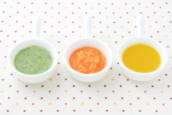 小皿に入った離乳食が並んでいる様子