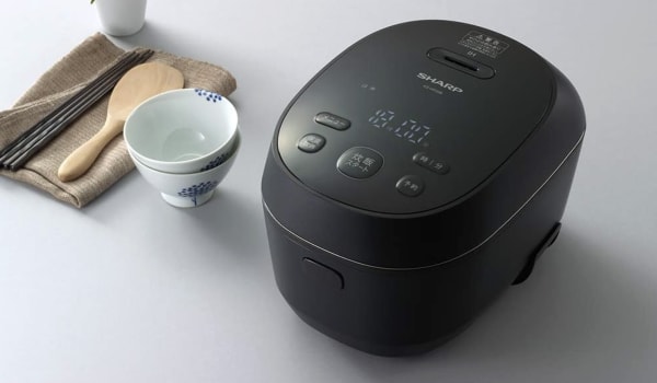 シャープのおしゃれな黒い炊飯器