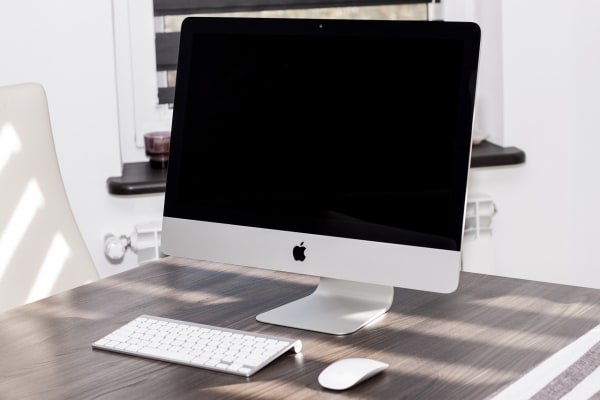 デスクに設置されたiMac
