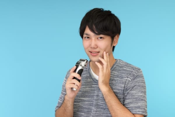 シェーバーを使うメンズ
