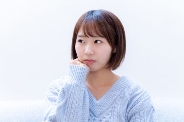ショートヘアの女性