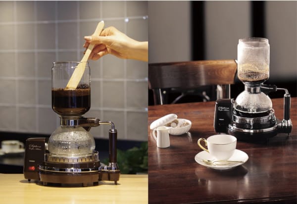 コーヒーを撹拌する様子