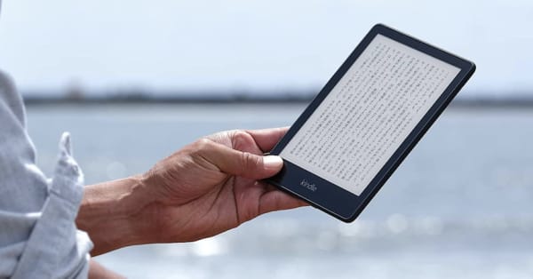  Kindle Paperwhite (16GB) 6.8インチディスプレイ