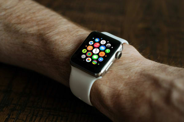 手首に着けているApple Watch
