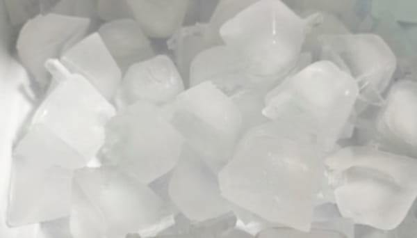 キューブ型の氷